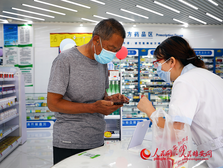 在容東片區，藥店、菜店、便利店步行5分鐘就能到，很好的解決了居民日常生活剛性需求。人民網?宋燁文攝