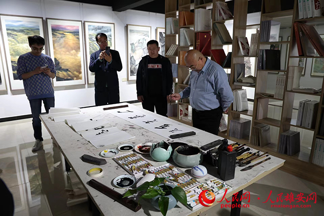 南開大學藝術與美學研究院副院長，教授，博導，現場創作，題字。2650