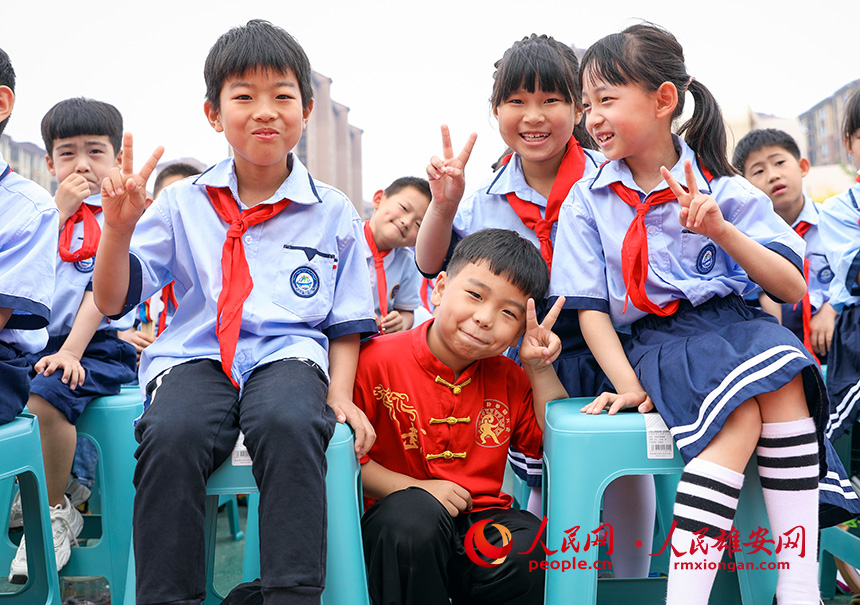 5月31日，雄安容和樂民小學(xué)“六一”兒童節(jié)文藝匯演現(xiàn)場。人民網(wǎng)記者 宋燁文攝