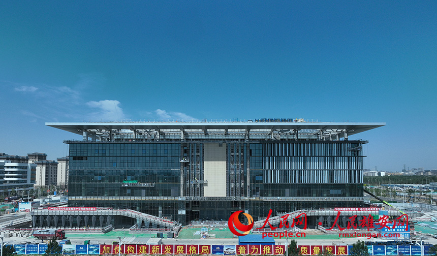 航拍雄安大學園圖書館項目建設現(xiàn)場。人民網(wǎng) 李兆民攝