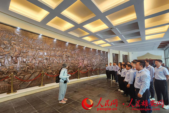 圖為參觀現(xiàn)場。中建三局容西安置房項(xiàng)目部供圖