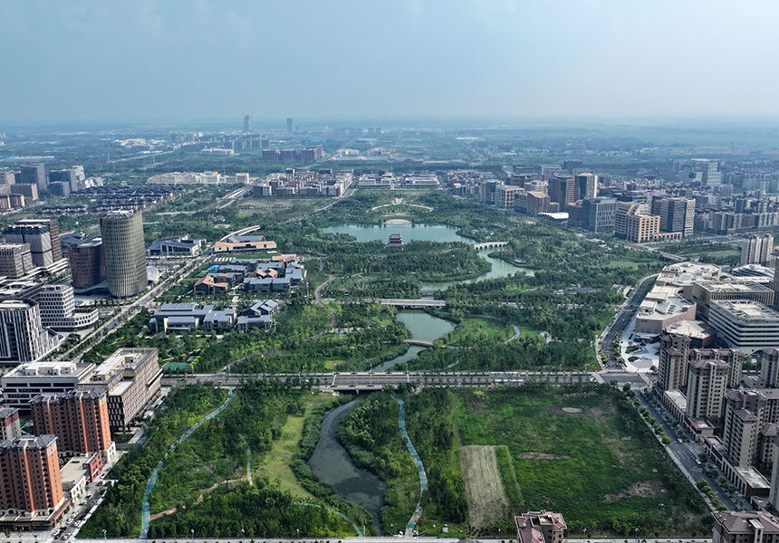 2024年7月31日，雄安新區金湖公園景色（無人機照片）。牟宇攝